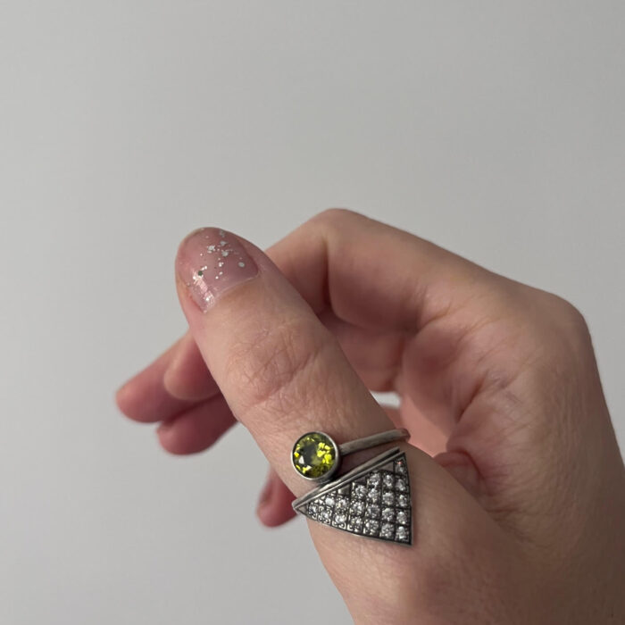 Pierścionek Piramida