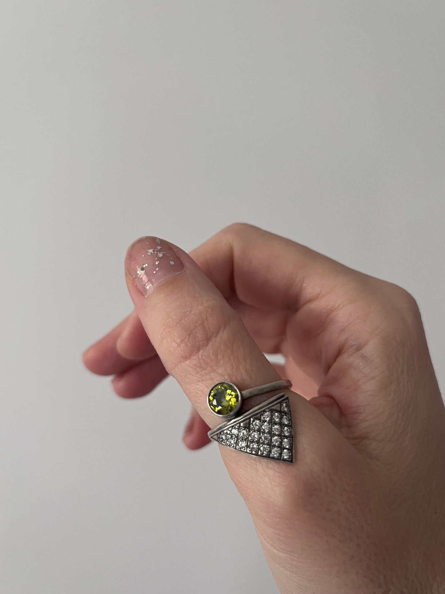 Pierścionek Piramida