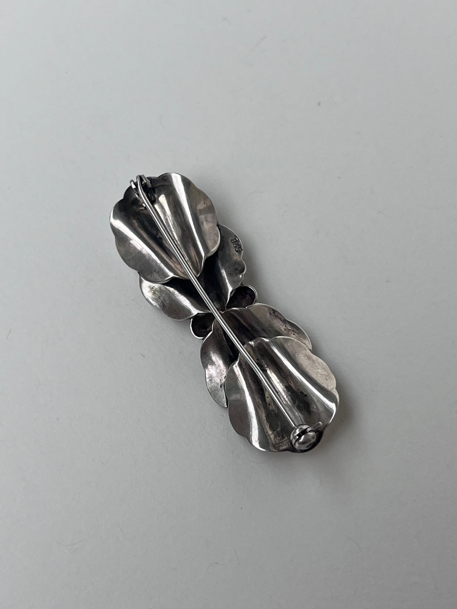 Broszka Bow